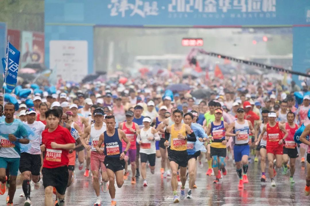 跑友奔跑在2024金華馬拉松賽道上 圖源：「金華發佈」微信公眾號