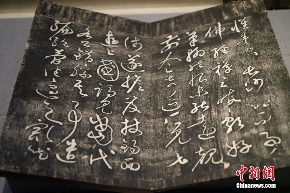 上海,奉賢博物館開啟年度大展「丹甲青文——中國漢字文物精華展」。圖為文物展品。