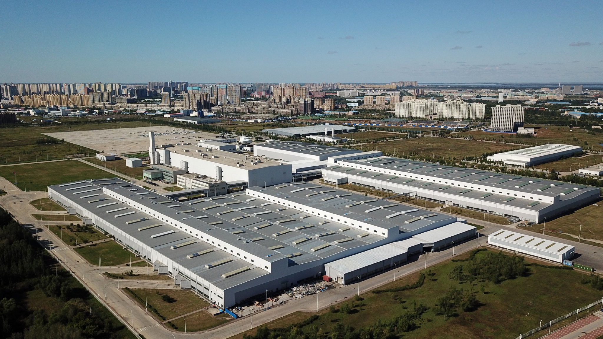 這是大慶富豪汽車製造有限公司的廠房(無人機照片)。新華社記者 王建威 攝
