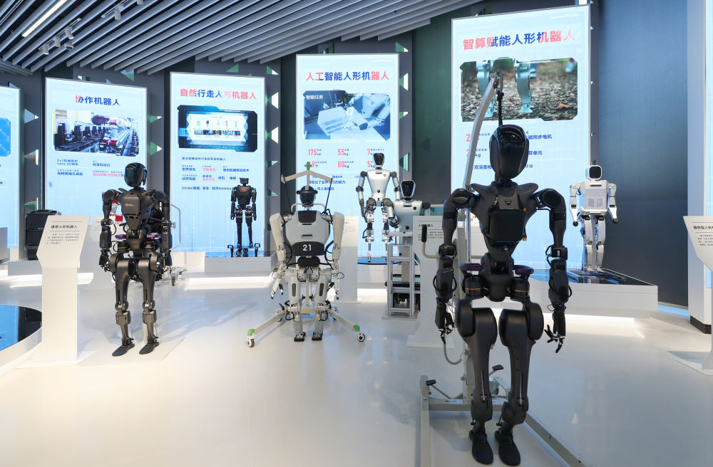   這是上海科技創新成果展上的機器人展品（2023年11月29日攝）。新華社記者 方喆 攝