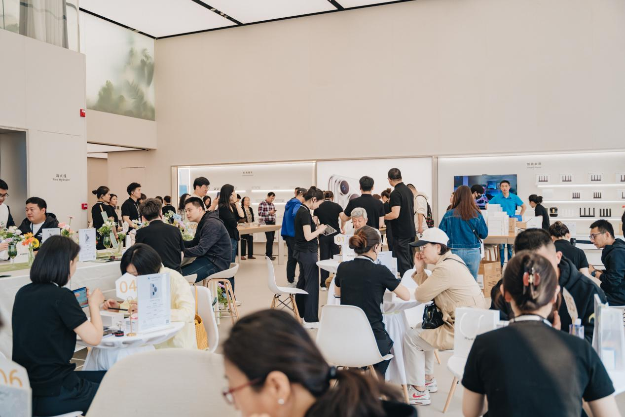 华为智能生活馆·北京华熙LIVE现场。