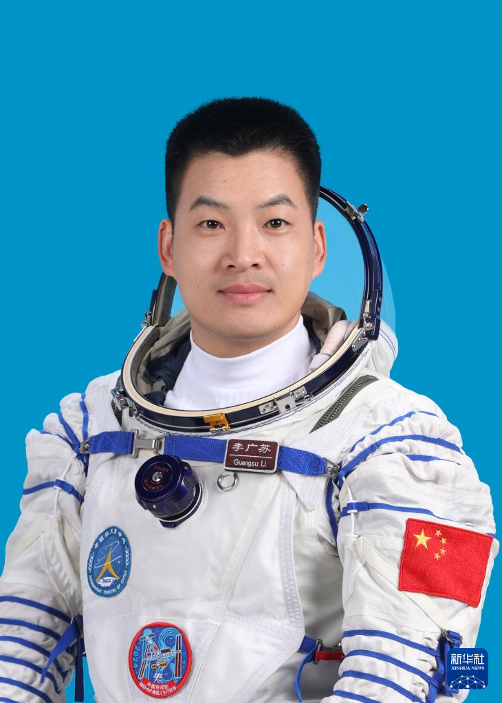   這是神舟十八號航天員李廣蘇。 新華社發