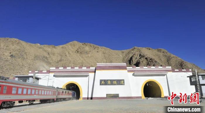青藏鐵路新關角隧道(資料圖)。中鐵隧道局 供圖