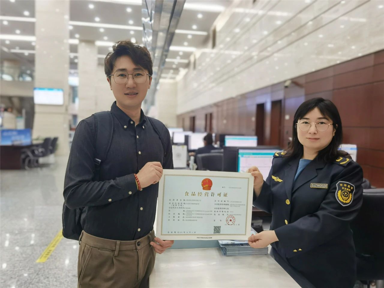 南京核发首张食品经营管理类许可证。