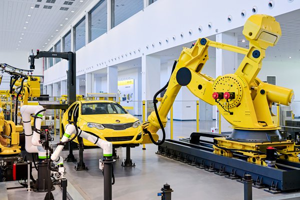 圖為：發那科智能製造體驗中心內的機器人汽車製造作業展區/採訪對象提供