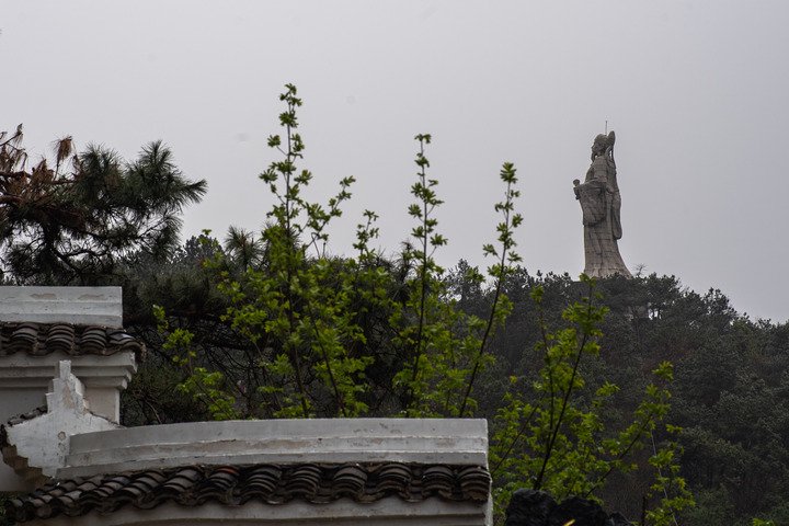 圖為安陸市白兆山李白雕像。新華每日電訊記者 肖藝九 攝