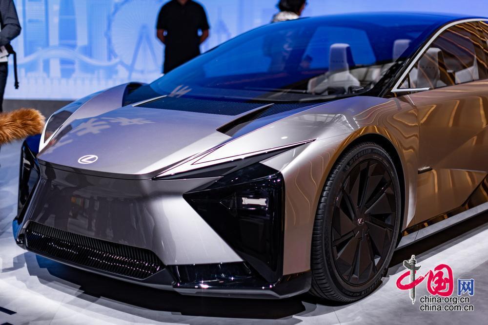雷克薩斯LF- ZL概念車採用尖端生產技術的全新模塊化車身結構，量產車型將會在2026年發佈。中國網記者 鄭亮攝
