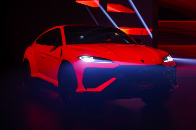兰博基尼首款插电式混合动力超级SUV Urus SE