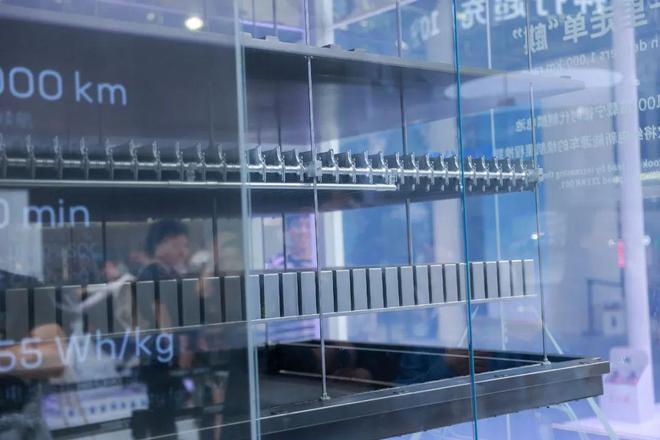 第二十一届广州国际汽车展览会宁德时代展台。来源:视觉中国