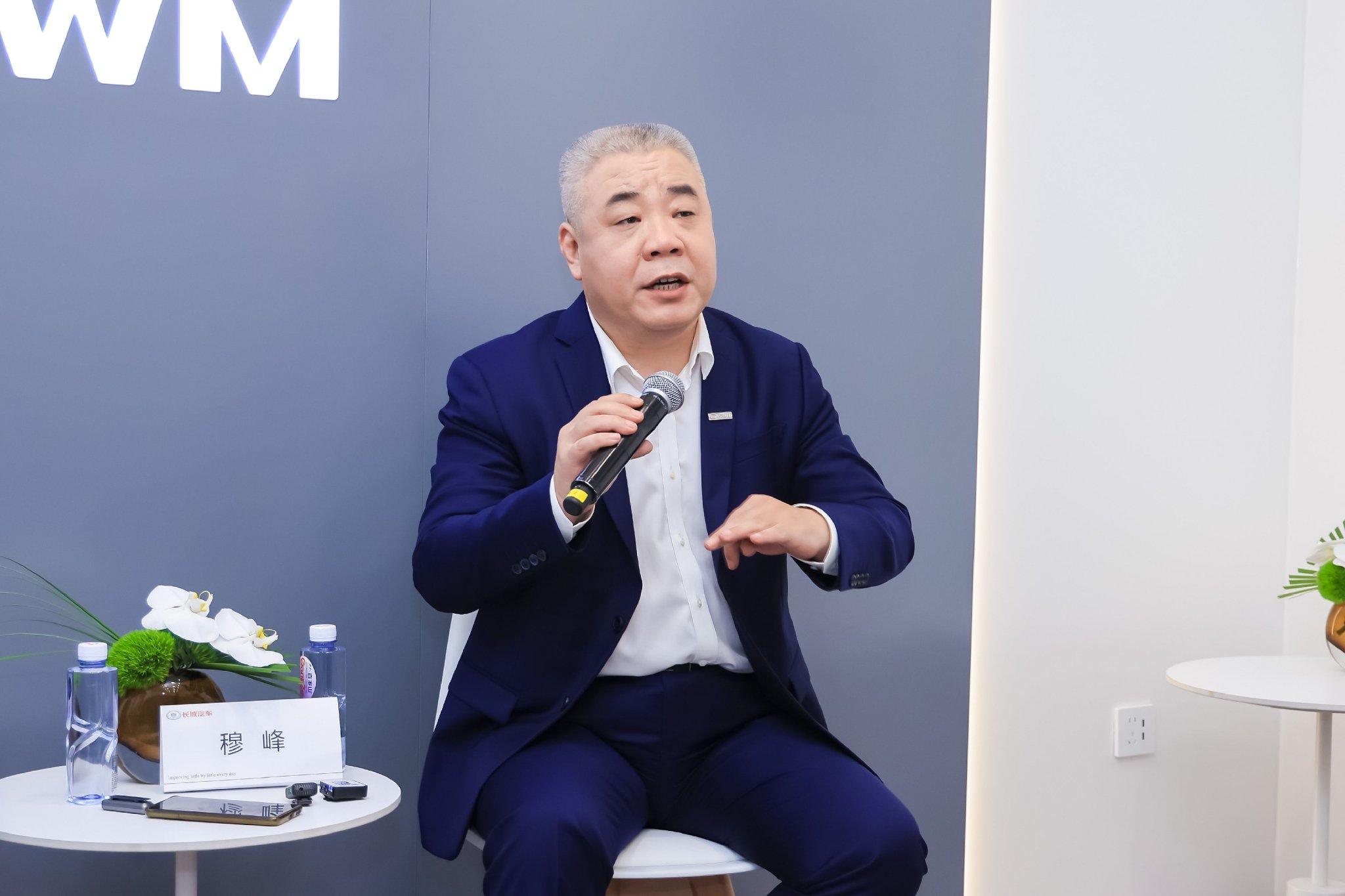 穆峰接受《证券日报》记者采访