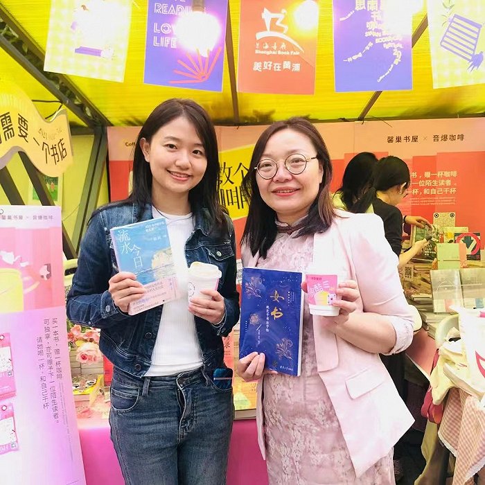 王霞在展台。图片来源:受访者