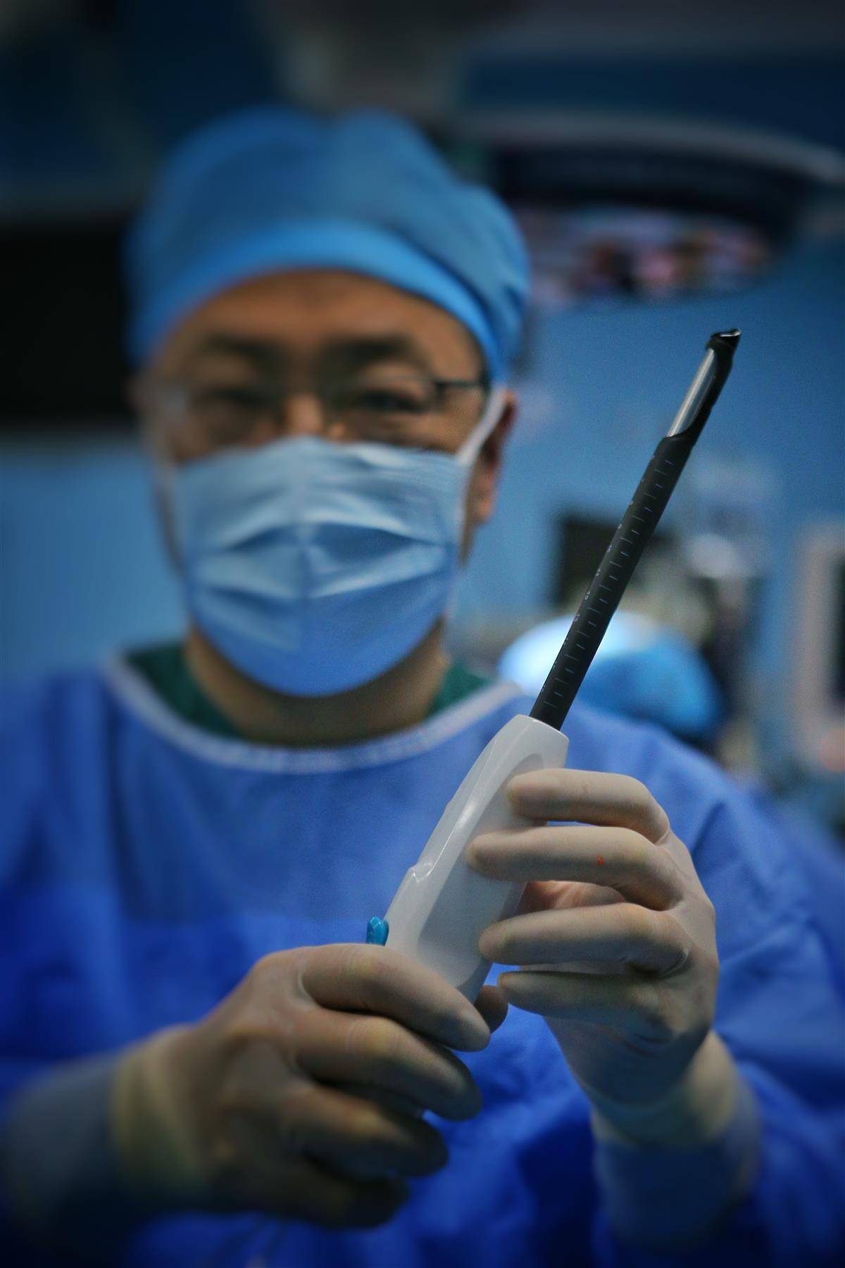同濟醫院魏翔教授自主研發全球首創針對肥厚性梗阻性心肌病的心肌旋切器械和手術。（湖北日報資料圖）