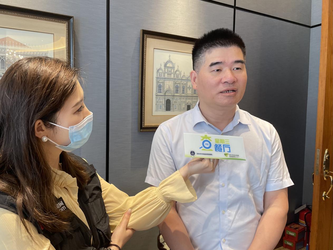 深圳市政协委员朱贵彩接受采访。