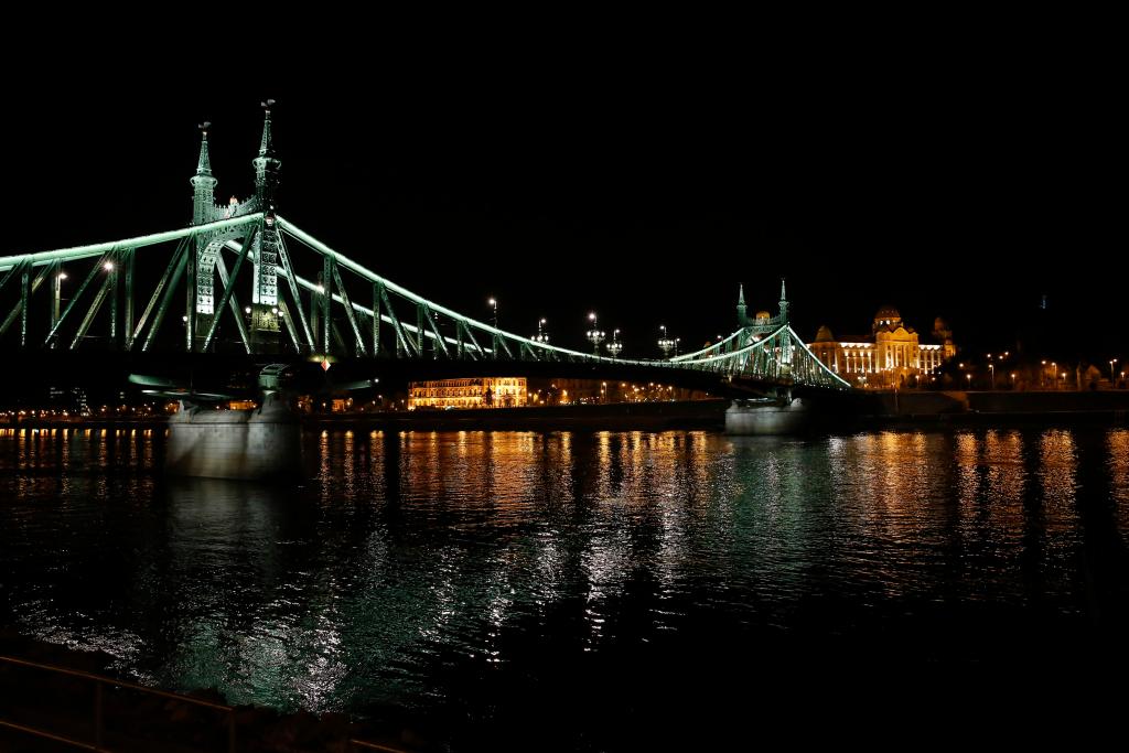   2017年4月24日拍攝的布達佩斯自由橋夜景。