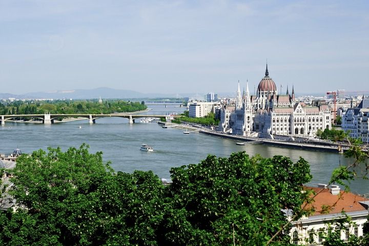 匈牙利布達佩斯的國會大廈與多瑙河（2024年4月13日攝）。 新華社記者 鄭開君 攝
