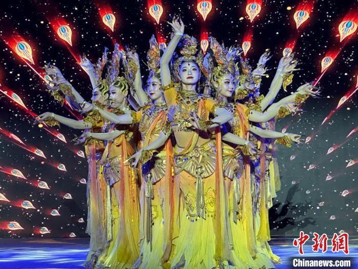 圖為甘肅演藝集團歌舞劇院表演的舞蹈《金光千佛》。(資料圖)戴文昌 攝