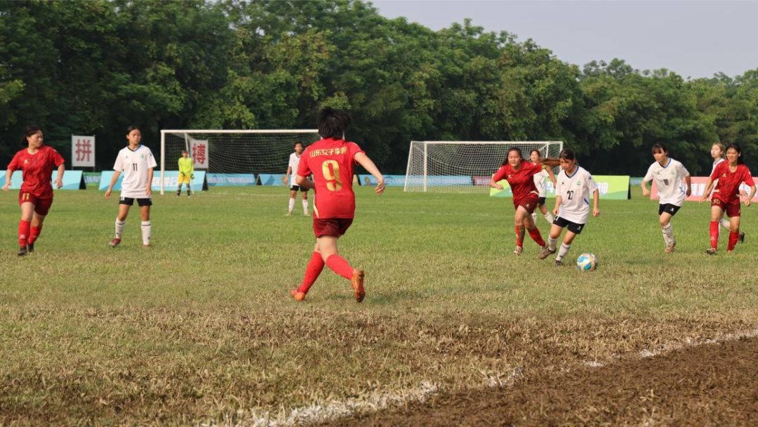 大学有足球训练吗女生多吗,大学有足球训练吗女生多吗知乎