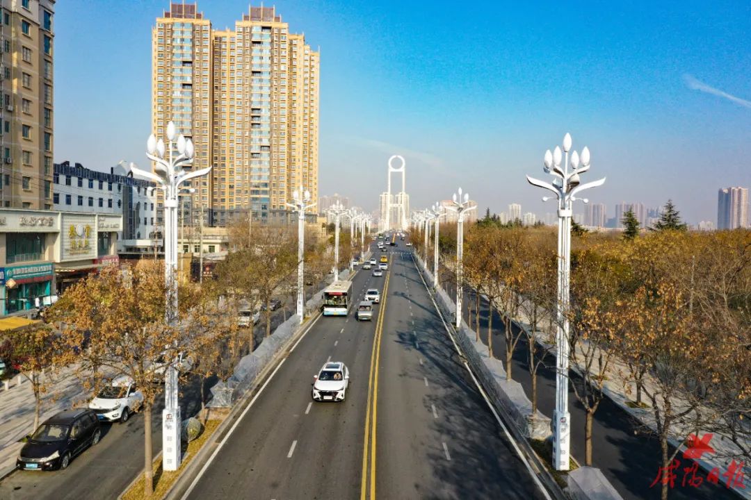 综合提升改造后的扶苏路,进一步打通西咸一体化进程交通运输体系“大动脉”。咸阳日报全媒体实习记者 何城城 摄(资料图)