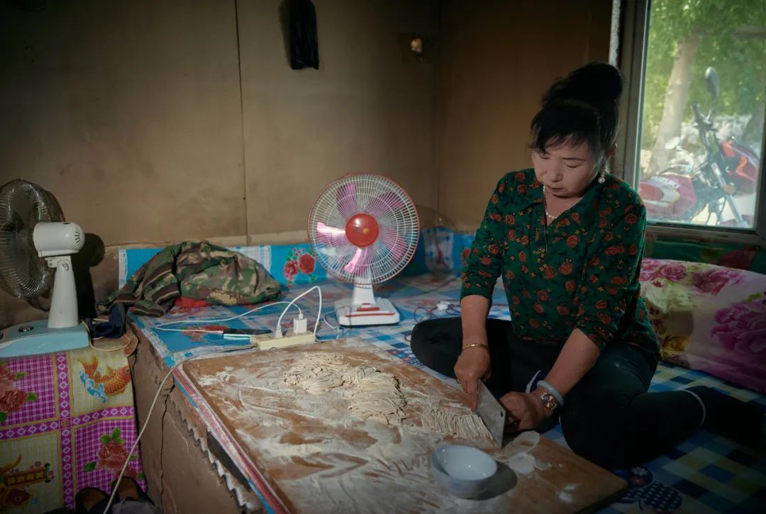 蟋蟀靠什么发出声音