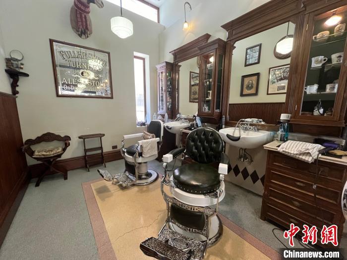 IMUSE BARBER SHOP店铺中的理发区域。谢梦圆 摄