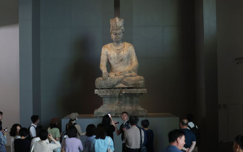 宝冠如来坐像,作品距今约1600年。新京报记者 王贵彬 摄