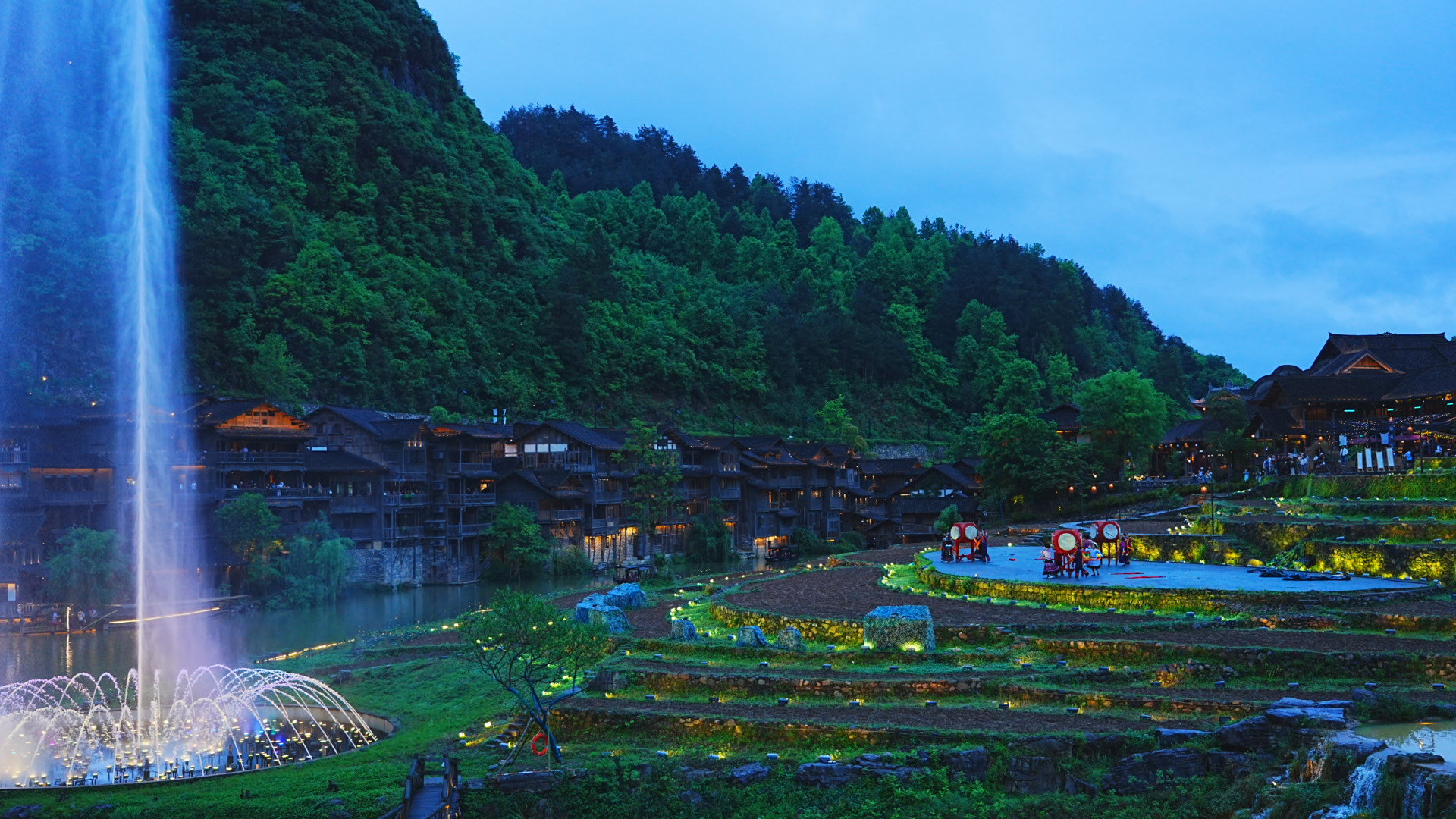 烏江寨夜景。貴州日報天眼新聞記者 周梓顏 攝