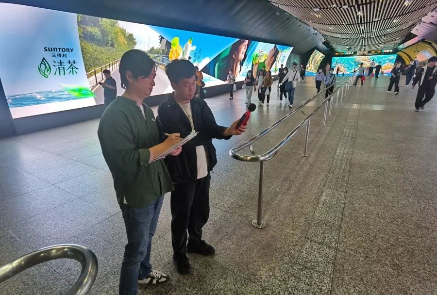 现场检测声音强度。陈玺撼摄