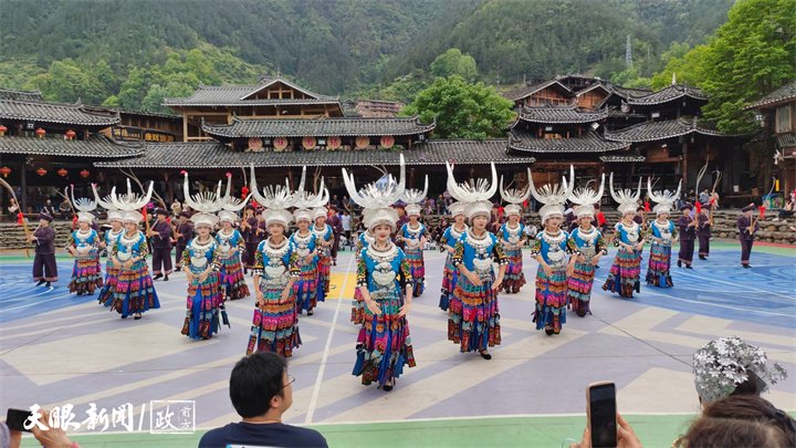 民族特色表演嗨翻全場。(圖/魯毅)