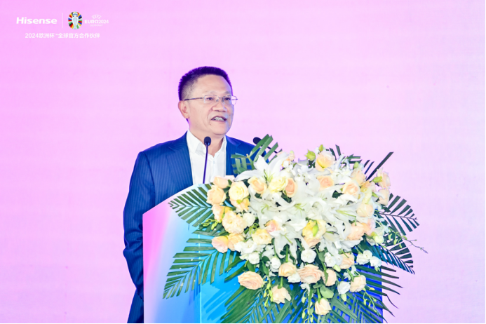 图为海信家电集团董事长代慧忠发表致辞