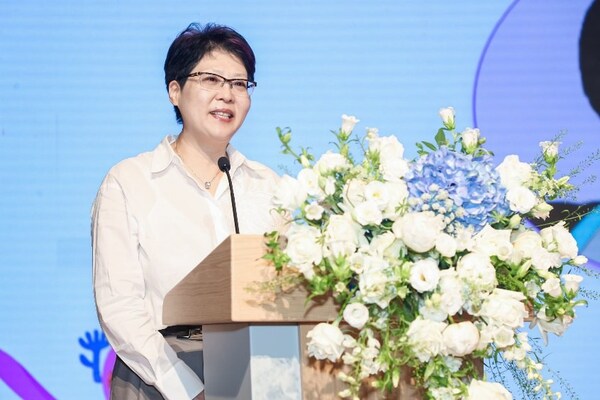 上海宋庆龄基金会副秘书长 朱亚萍