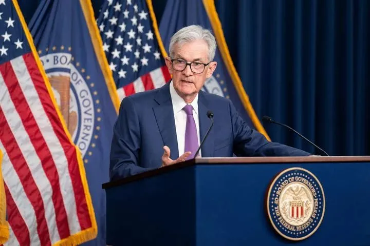 5月1日,美國聯邦儲備委員會主席鮑威爾在華盛頓出席記者會。新華社記者 劉傑 攝