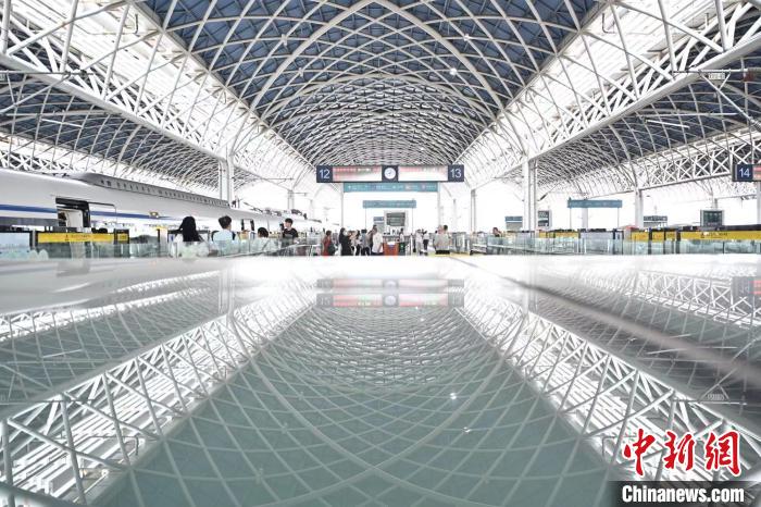 佛山西站。陳驥旻 攝