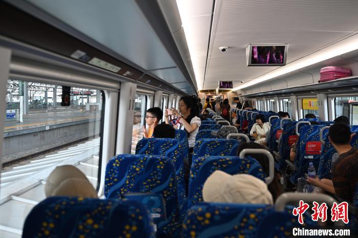 佛山西站。陳驥旻 攝