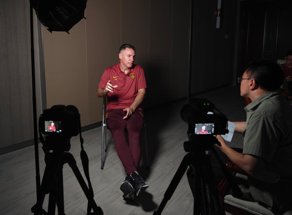 中國女足新任總教練安特·米利西奇接受新華社記者專訪