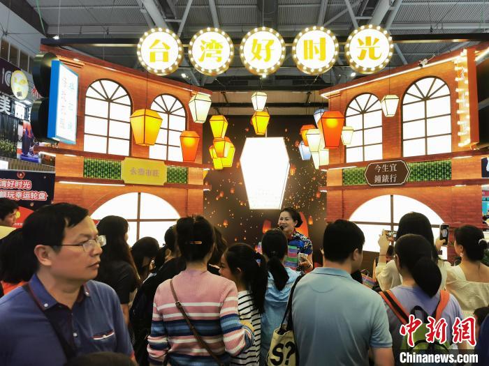 5月26日,第二十屆深圳文博會台灣館吸引觀眾。張璐 攝