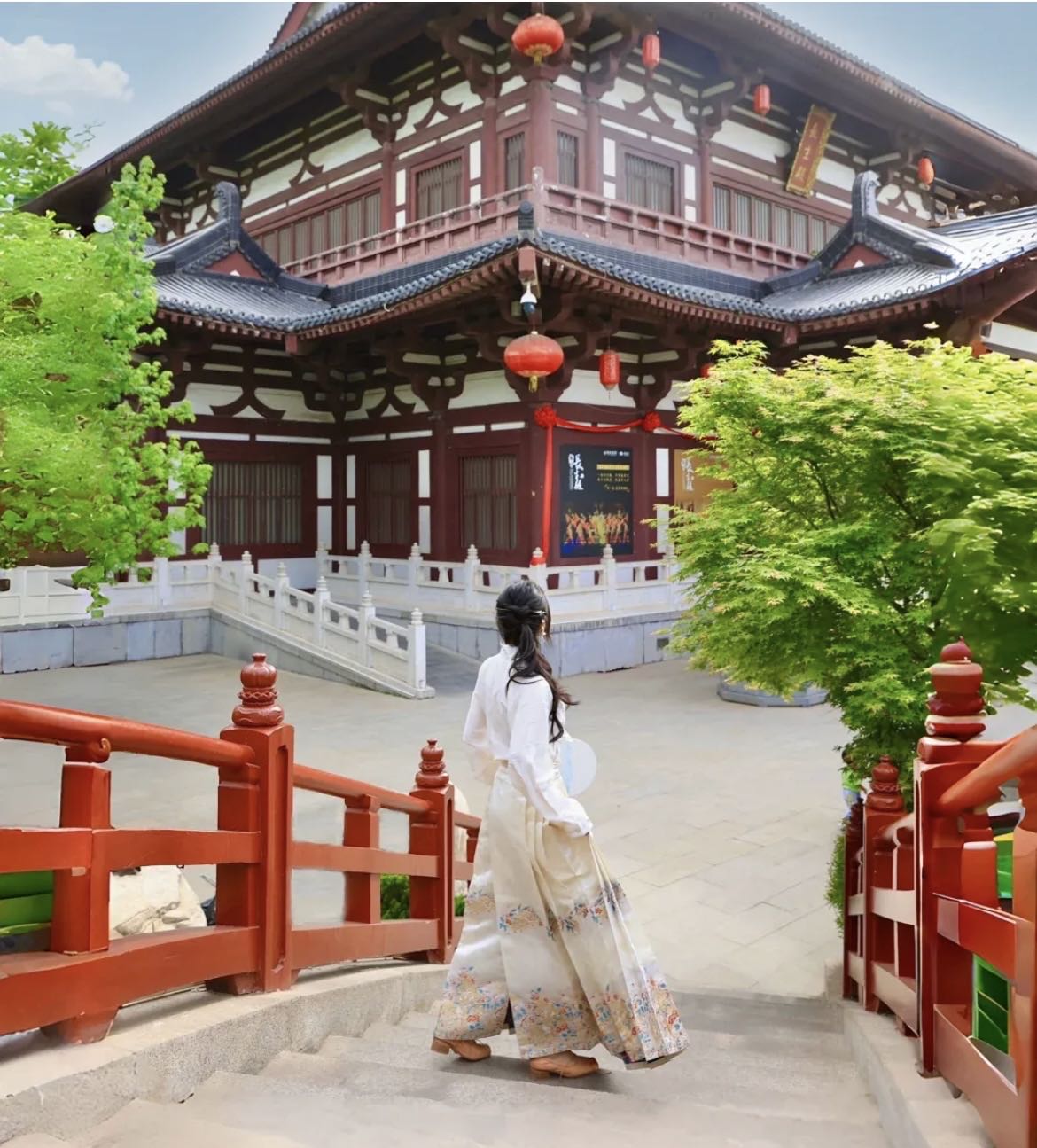 ▲ 唐文化旅游标志性景区—西安华清宫的汉服体验(图片来源:大众点评)
