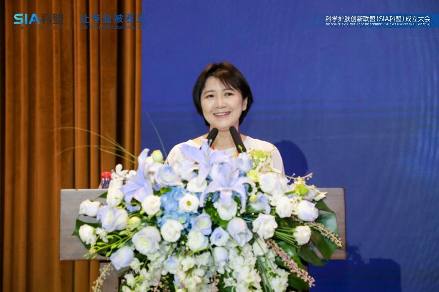 山崎律子女士上台发言
