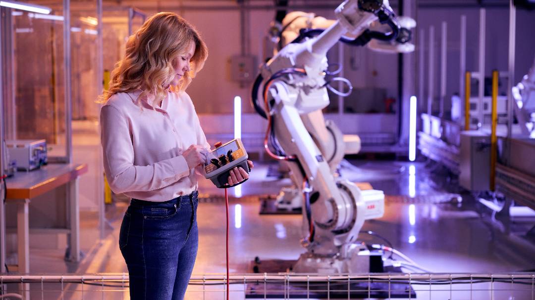 ABB 发布新一代机器人控制平台 OmniCore，技术投资超 1.7 亿美元