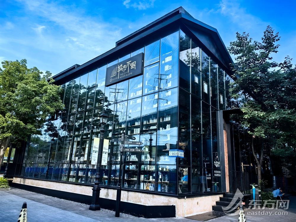 图片说明：24小时“城市不眠”书店 曾炟摄