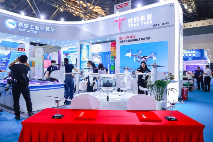时的科技展位。受访者供图
