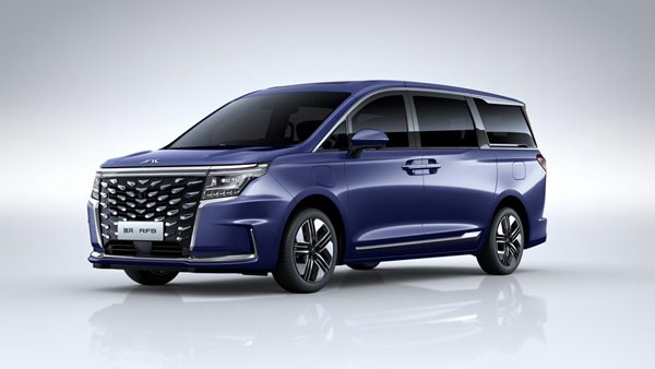 国内首款搭载华为车机系统的新能源MPV—瑞风RF8