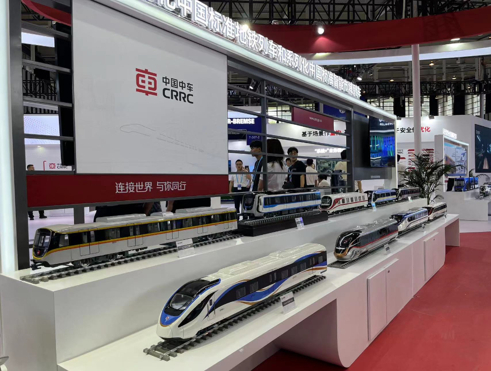 ↑图为中国中车展台。(资料图片)
