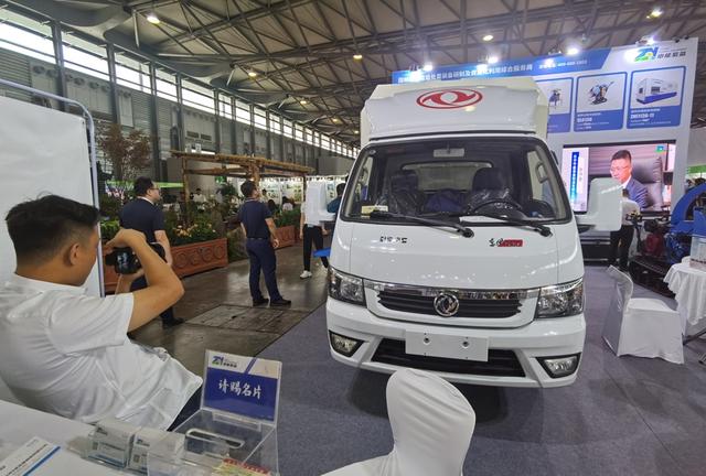 园林垃圾粉碎车。 陈玺撼摄