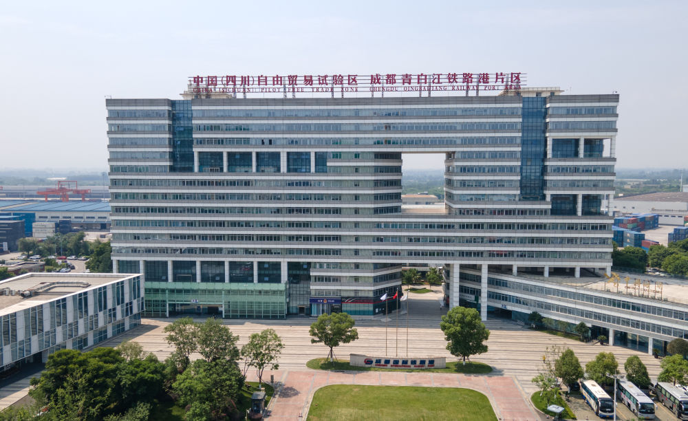 这是2024年6月13日拍摄的中国(四川)自由贸易试验区成都青白江铁路港片区(无人机照片)。新华社记者 唐文豪 摄
