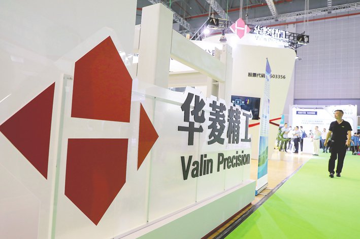 2021至2023年,华菱精工业绩表现不佳,营收逐年下降。图为中国国际电梯展览会上的华菱精工展台。视觉中国图