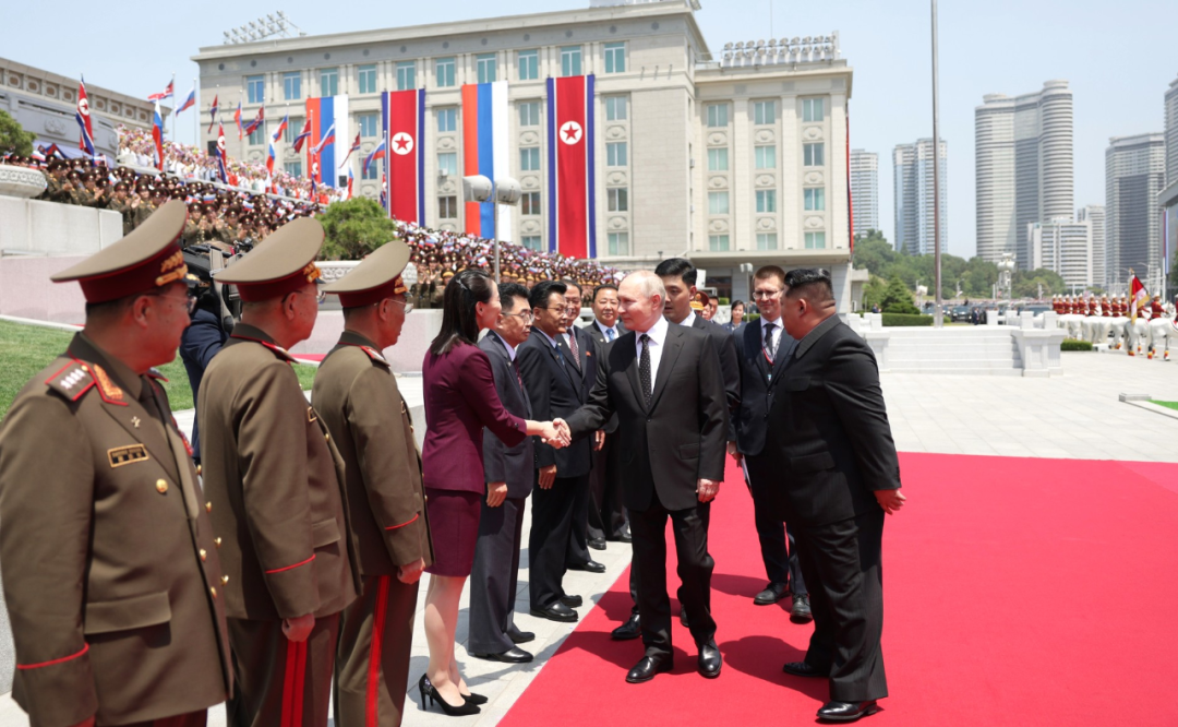 6月19日中午,金正恩在平壤金日成廣場為普京舉行歡迎儀式。圖/克里姆林宮官網