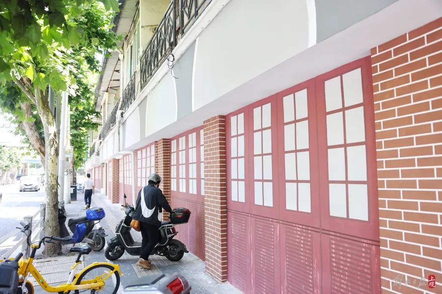 石门一路上，一处旧改地块外围绘上了墙绘 海沙尔摄影