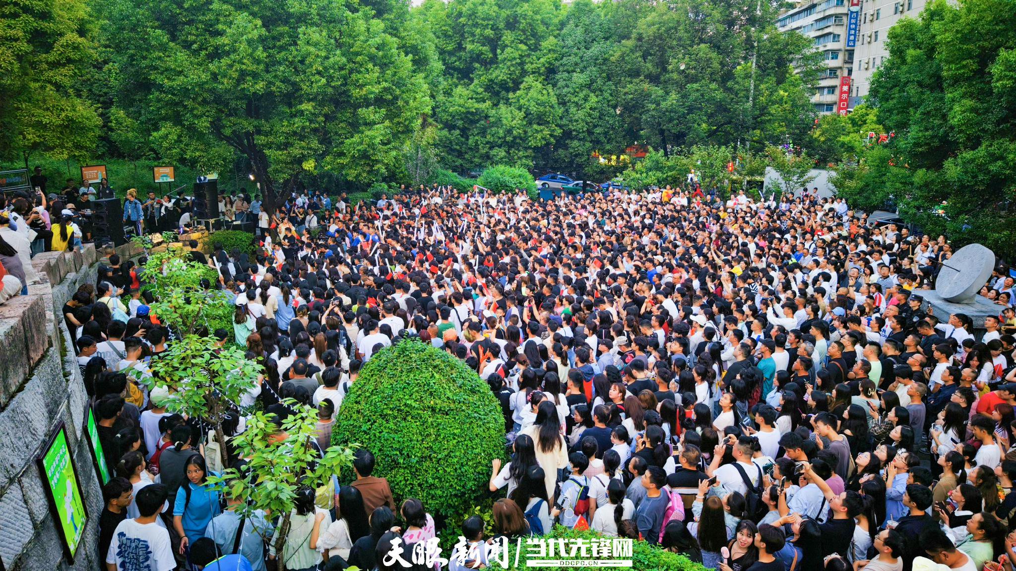 貴陽路邊音樂會現場。貴州日報天眼新聞記者 楊濤 攝