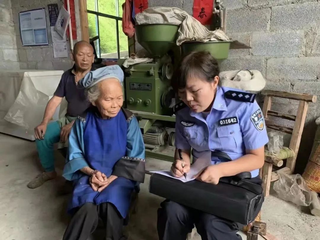 怎么才能当上警察 58dd-c6a0d84e71dd812b283898db2edca050.jpg