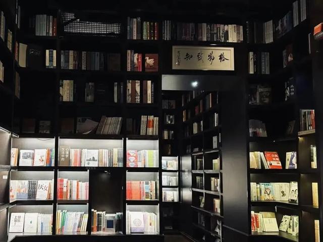 书架最近阅读的小说 6c5d-d1daccf10c7856b3db9ee0d962065b8f.jpg